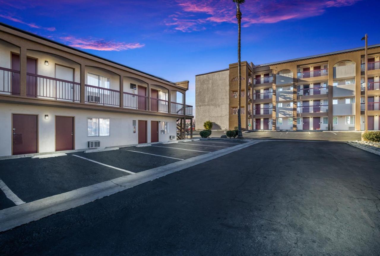 Days Inn By Wyndham Chula Vista-San Diego Buitenkant foto