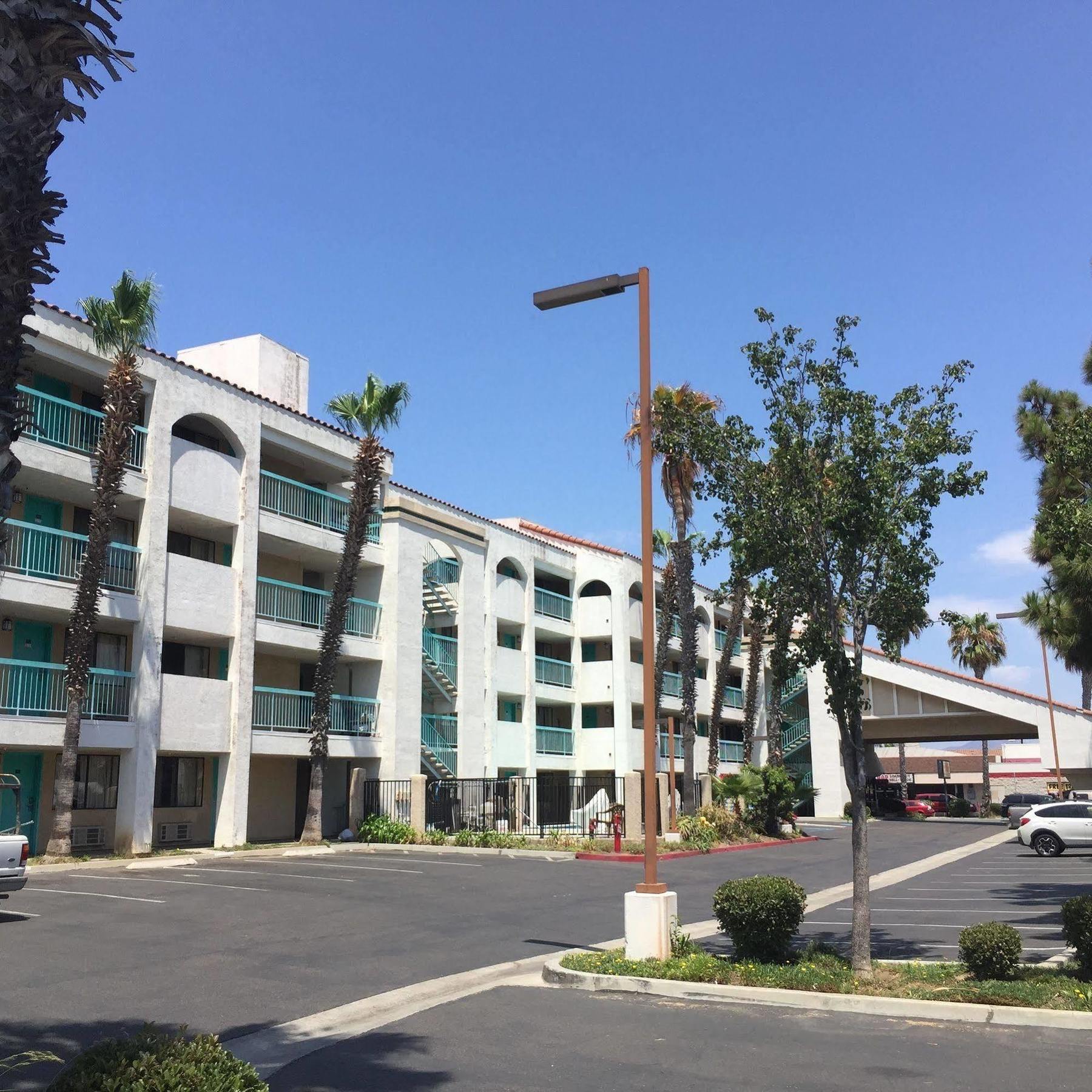 Days Inn By Wyndham Chula Vista-San Diego Buitenkant foto